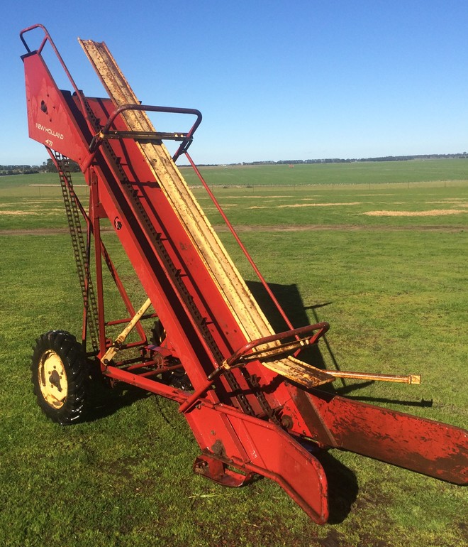 New Holland 471 Small Bale Elevator Farm Tender